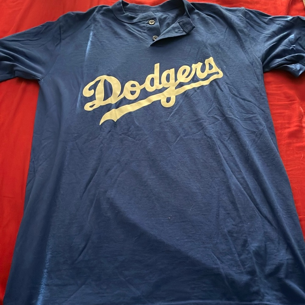La dodgers 2 button majestic shirt